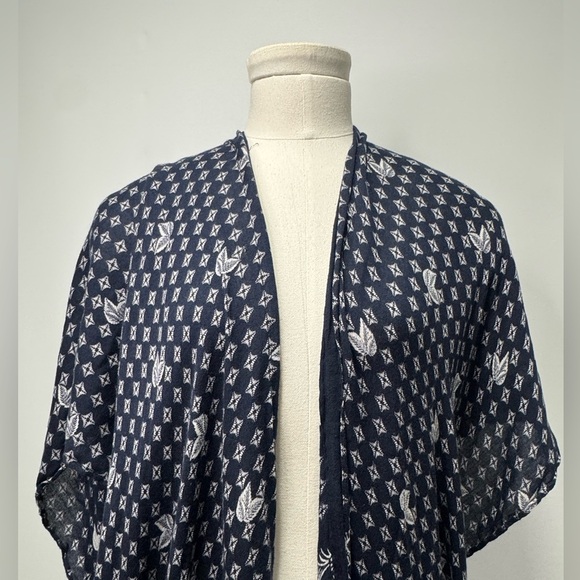 LOFT Shawl Wrap Medium/Large Blue White Floral Lightweight Kimono - Picture 3 of 7